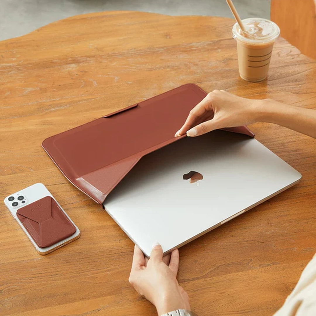 Customer using Yntra - MOFT 3-in-1 Carry Sleeve -brown