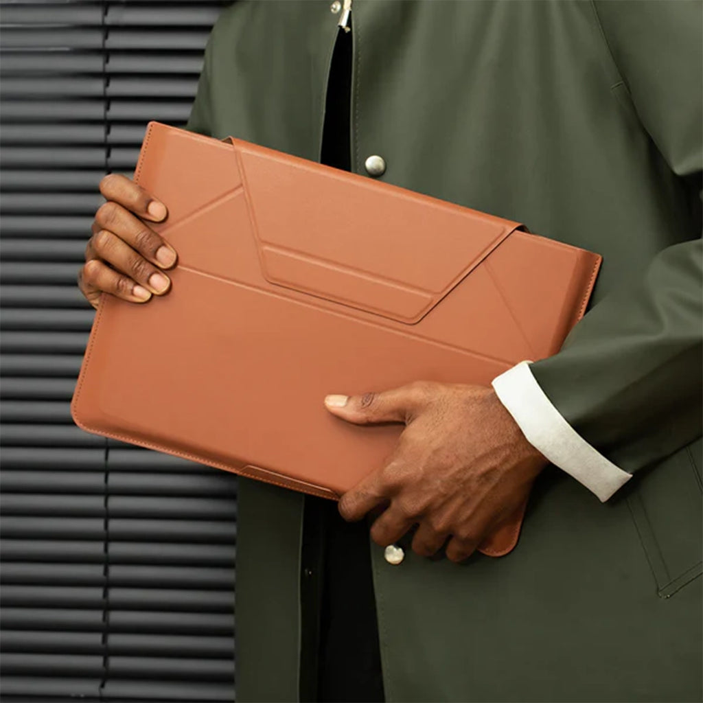 Yntra moft 3 in 1 Carry Sleeve - Man carrying the stand - brown